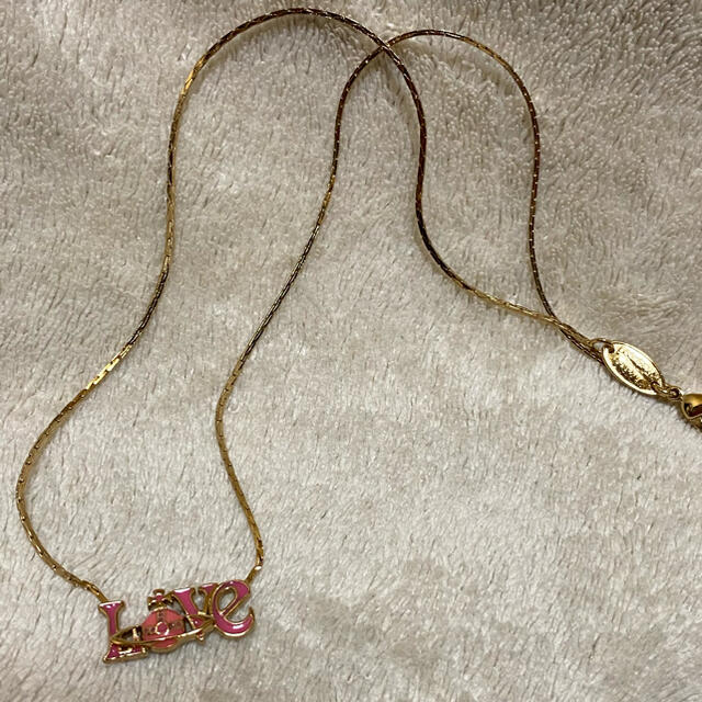 Vivienne Westwood(ヴィヴィアンウエストウッド)のVivienne Westwood Loveネックレス（ピンク） レディースのアクセサリー(ネックレス)の商品写真