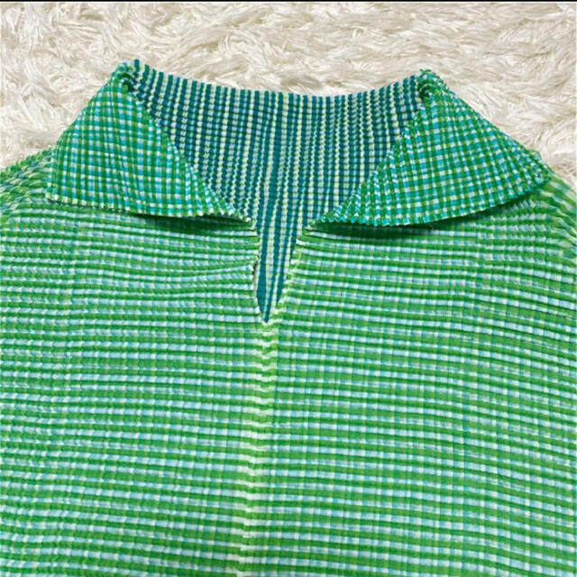 ISSEY MIYAKE(イッセイミヤケ)のイッセイミヤケ カットソー チェック 変形 デザイン 襟 グリーン 3 レディースのトップス(カットソー(半袖/袖なし))の商品写真