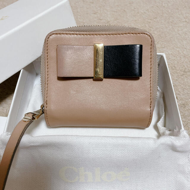 Chloe(クロエ)のHina様　クロエ ボウリボン 折り財布 バイカラー ベージュ×ブラック 黒 レディースのファッション小物(財布)の商品写真