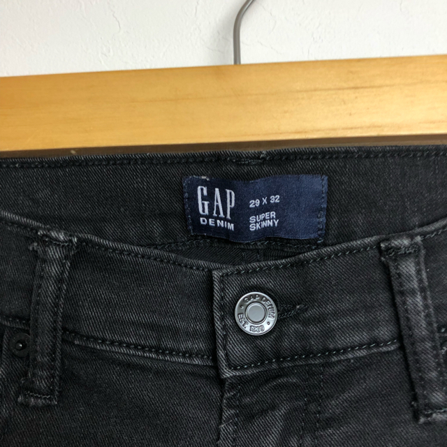 GAP(ギャップ)の古着　ギャップ　GAP   スキニーパンツ　黒　ジーパン メンズのパンツ(デニム/ジーンズ)の商品写真