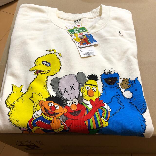 カウズ　ユニクロ　スウェット　トレーナー　KAWS UNIQLO メンズのトップス(スウェット)の商品写真