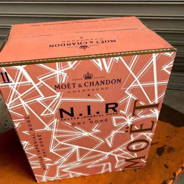 MOËT & CHANDON(モエエシャンドン)のモエ・エ・シャンドン ネクター アンペリアル ロゼ ドライ750ml 6本セット 食品/飲料/酒の酒(シャンパン/スパークリングワイン)の商品写真