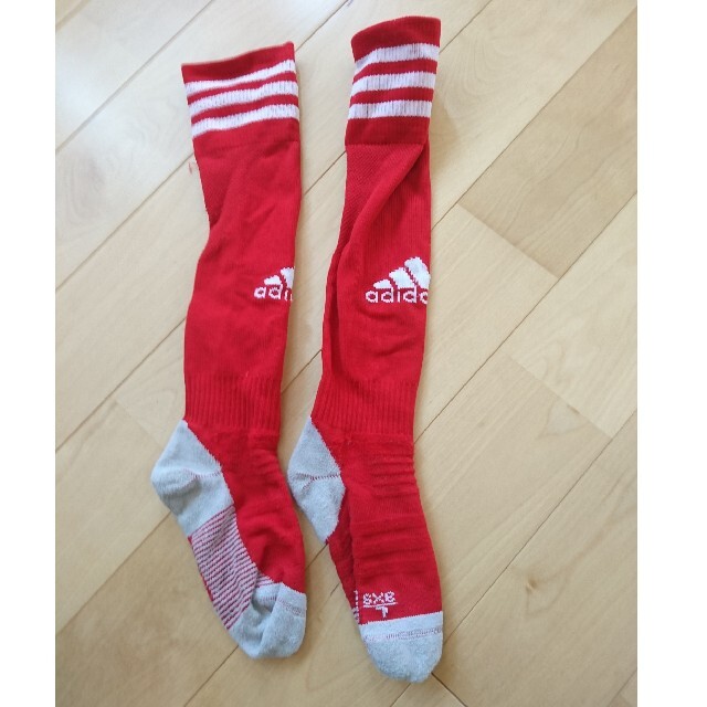 adidas(アディダス)のアディダス サッカー 靴下 中古 赤 レッド ロング ハイ ソックス キッズ/ベビー/マタニティのこども用ファッション小物(靴下/タイツ)の商品写真