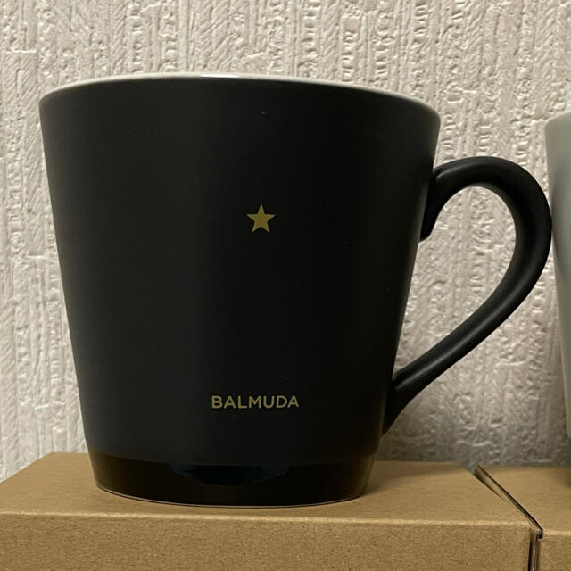 BALMUDA(バルミューダ)のバルミューダ店舗限定　「ノリタケ」マグカップ ホワイト&ブラック　新品未使用品 インテリア/住まい/日用品のキッチン/食器(グラス/カップ)の商品写真