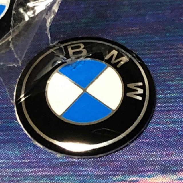 BMW(ビーエムダブリュー)のBMW リモートスマートキー、ラジオボタンにエンブレムステッカー11mm1枚 自動車/バイクの自動車(車種別パーツ)の商品写真