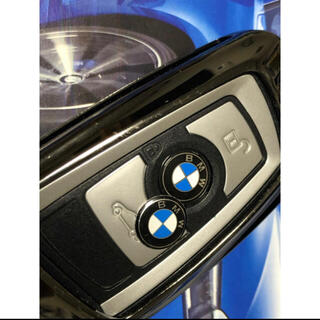 ビーエムダブリュー(BMW)のBMW リモートスマートキー、ラジオボタンにエンブレムステッカー11mm1枚(車種別パーツ)