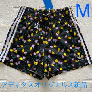 アディダス(adidas)のadidas アディダスオリジナルス　アディダス　ショートパンツ　M 花柄　黒(ショートパンツ)