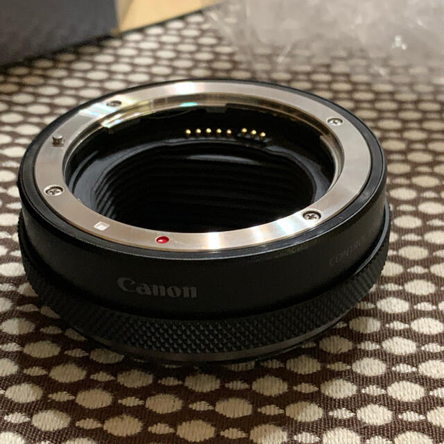 Canon(キヤノン)のキヤノン Canon EF-EOS R コントロールリングマウントアダプター スマホ/家電/カメラのカメラ(レンズ(単焦点))の商品写真