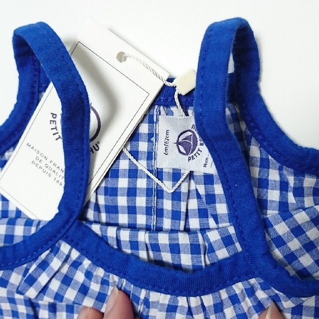 PETIT BATEAU(プチバトー)のキャミロンパース ギンガムチェック キッズ/ベビー/マタニティのベビー服(~85cm)(ロンパース)の商品写真