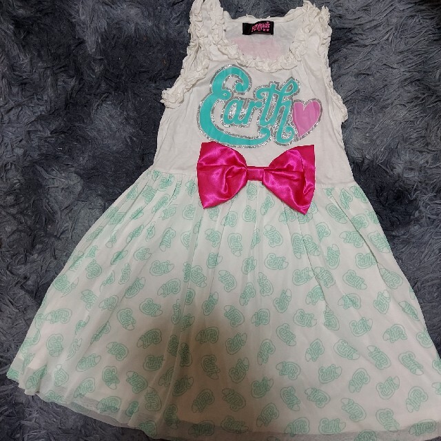 EARTHMAGIC(アースマジック)の美品☆アースワンピ☆サイズ140 キッズ/ベビー/マタニティのキッズ服女の子用(90cm~)(ワンピース)の商品写真