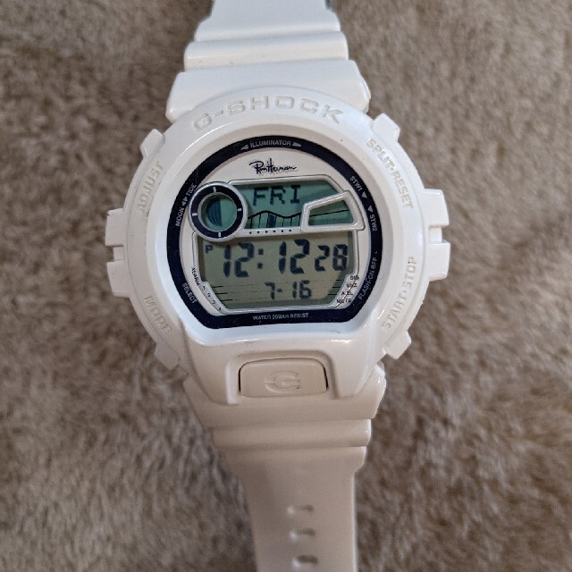 G-SHOCK(ジーショック)のCASIO G-SHOCK Ron Herman 白 メンズの時計(腕時計(デジタル))の商品写真