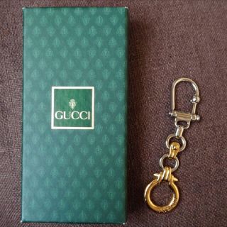 グッチ(Gucci)の【新品未使用品】GUCCI グッチ キーホルダー ゴールド シルバー 箱付き(キーホルダー)