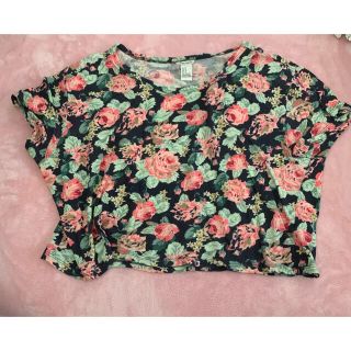 フォーエバートゥエンティーワン(FOREVER 21)の花柄 tシャツ(Tシャツ(半袖/袖なし))