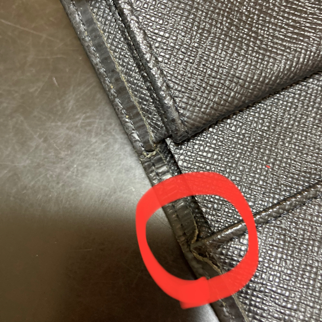 LOUIS VUITTON(ルイヴィトン)のLOUIS VUITTON エピ　三つ折り財布 レディースのファッション小物(財布)の商品写真