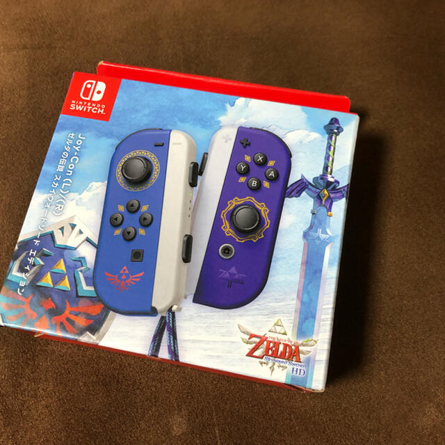 Nintendo Switch(ニンテンドースイッチ)のゼルダの伝説 joy-con スカイウォードソードエディション エンタメ/ホビーのゲームソフト/ゲーム機本体(家庭用ゲーム機本体)の商品写真