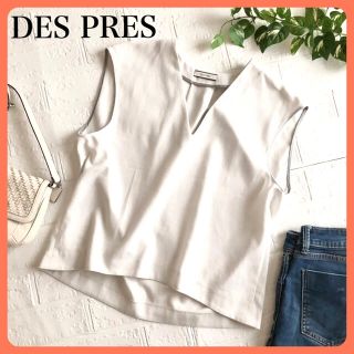 デプレ(DES PRES)の【上品⭐️綺麗】デプレ　ライトグレー白　タック Vネックフレンチスリーブブラウス(シャツ/ブラウス(半袖/袖なし))