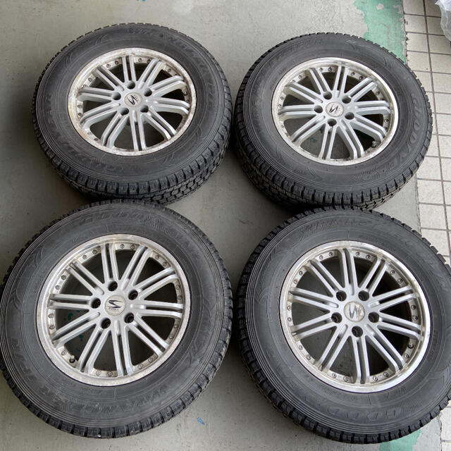 三菱デリカD5スタッドレスタイヤ215/70R16 DBA-CV2W