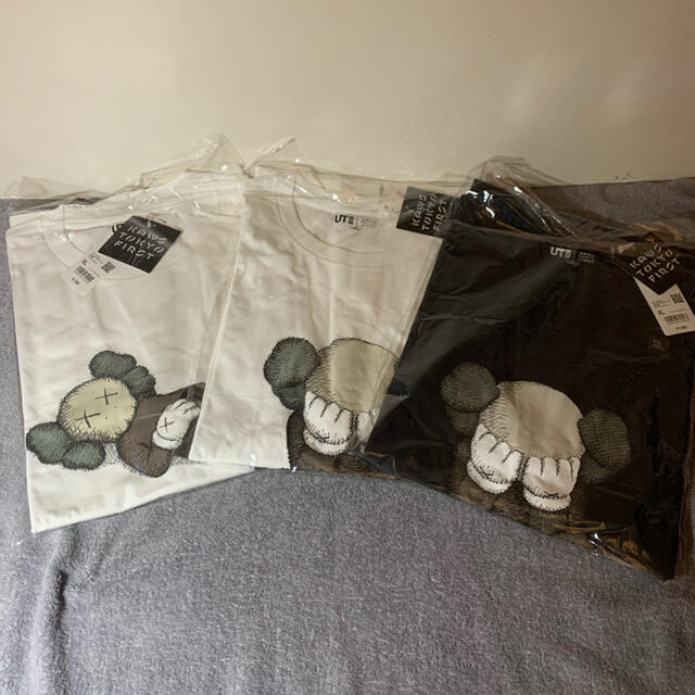 ユニクロ KAWS TOKYO FIRST Tシャツ 3枚セット