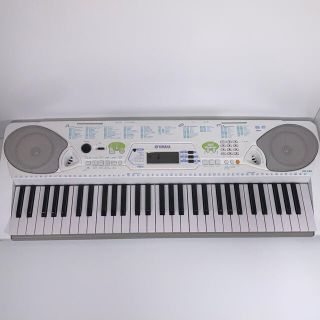 ヤマハ(ヤマハ)の【美品】【脚付き・椅子付き】YAMAHA ヤマハ 電子キーボード　EZ-J25(電子ピアノ)