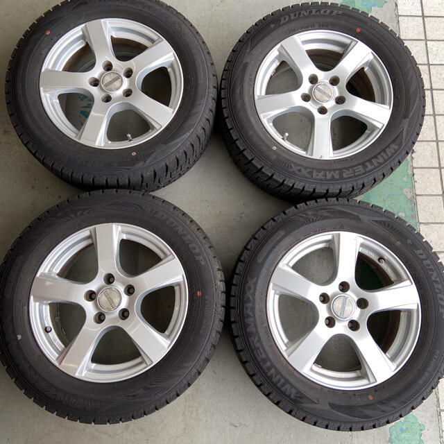 DUNLOP(ダンロップ)のトヨタマークXスタッドレスタイヤ215/60R16ウィンターマックスGRX130 自動車/バイクの自動車(タイヤ・ホイールセット)の商品写真