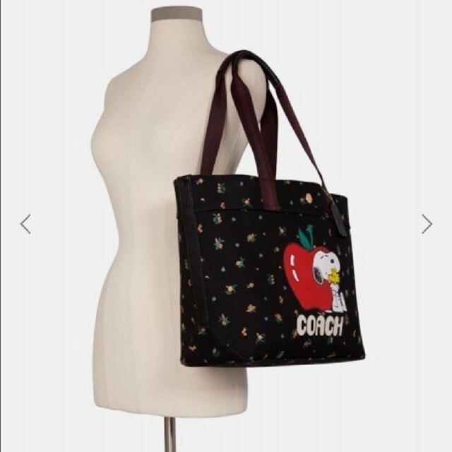 COACH(コーチ)のCOACH×PEANUTS　トートバッグ　ブラック レディースのバッグ(トートバッグ)の商品写真