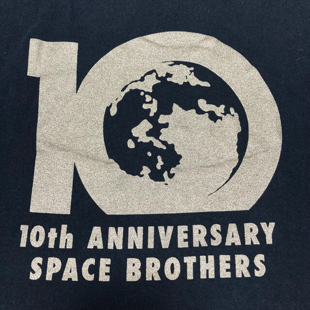 宇宙兄弟 10周年記念 Tシャツ ネイビー シルバー ラメ 漫画 アニメ M メンズのトップス(Tシャツ/カットソー(半袖/袖なし))の商品写真