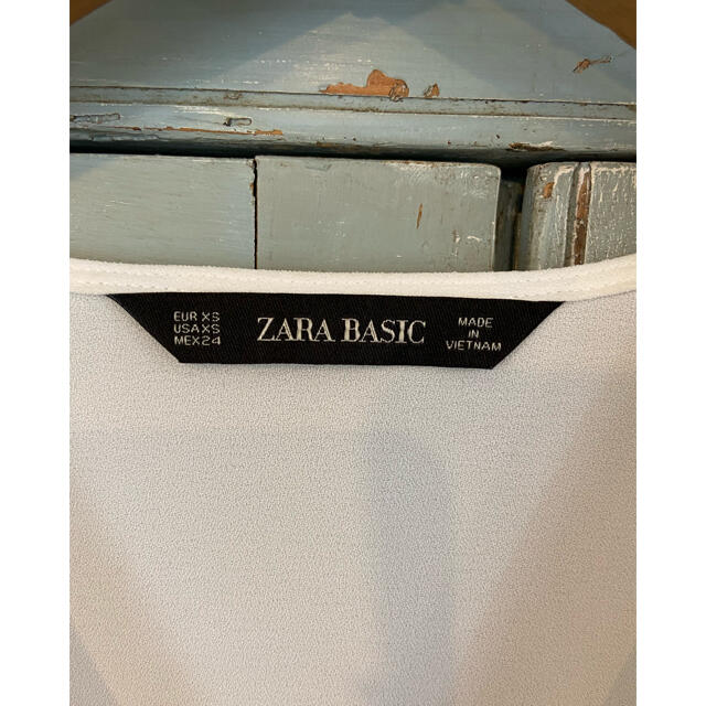 ZARA(ザラ)の【美品】 ZARA Vネック 七分袖 トップス ホワイト XS レディースのトップス(シャツ/ブラウス(長袖/七分))の商品写真