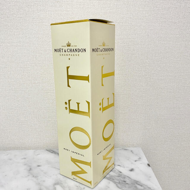 MOËT & CHANDON(モエエシャンドン)の【新品未開封・箱付き】モエシャンドン750mlシャンパン 食品/飲料/酒の酒(シャンパン/スパークリングワイン)の商品写真