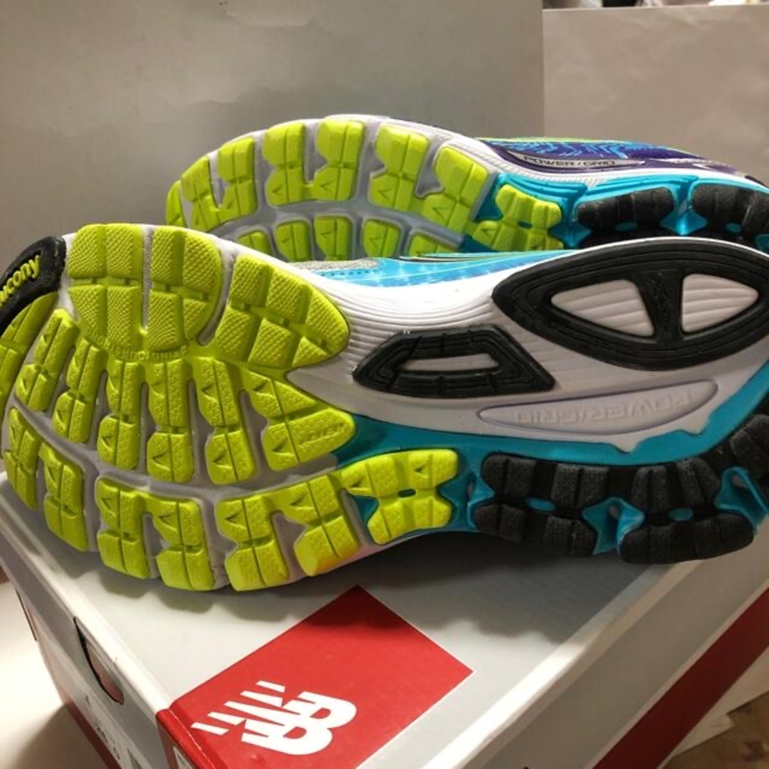 SAUCONY(サッカニー)のSAUCONY シューズ　　新品、未使用 スポーツ/アウトドアのランニング(シューズ)の商品写真