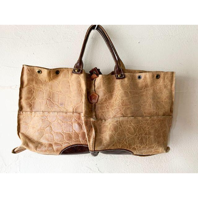 Ain Soph(アインソフ)のAinSoph　アインソフ 本革型押しトートバッグ手提げかばんベージュｘブラウン レディースのバッグ(トートバッグ)の商品写真