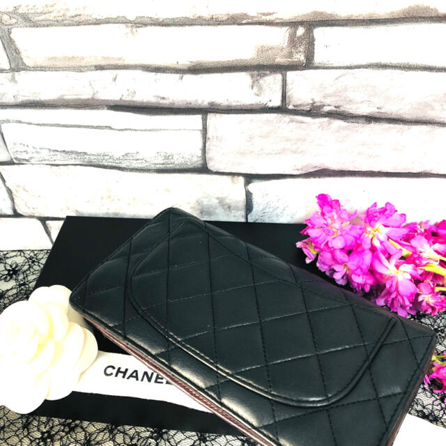 超美品シャネル (CHANEL) シャネル マトラッセ 二つ折り長財布