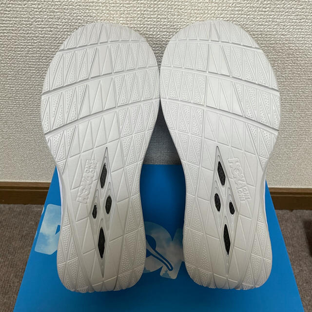 ホカオネオネ(HOKAONEONE)カーボン X CARBON X 26.5cm メンズの靴/シューズ(スニーカー)の商品写真
