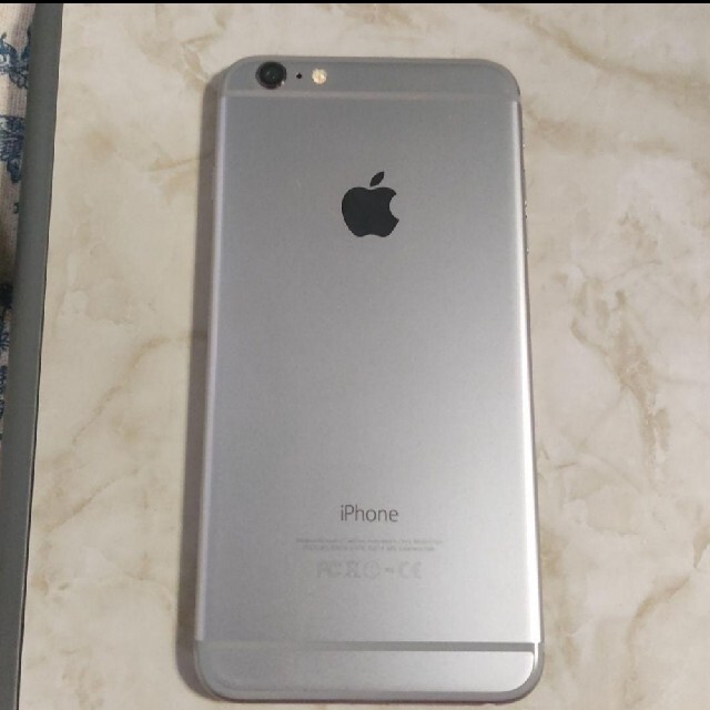 iPhone(アイフォーン)のiPhone 6 Plus Space Gray 16 GB au スマホ/家電/カメラのスマートフォン/携帯電話(スマートフォン本体)の商品写真