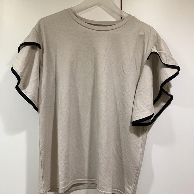 GRL(グレイル)のGRL バイカラーフリル袖パイピングTシャツ ベージュ レディースのトップス(Tシャツ(半袖/袖なし))の商品写真