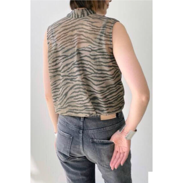 L'Appartement DEUXIEME CLASSE(アパルトモンドゥーズィエムクラス)の新品！L'Appartement  Lisiere Zebra Blouse レディースのトップス(シャツ/ブラウス(半袖/袖なし))の商品写真