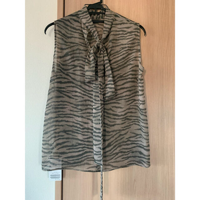 L'Appartement DEUXIEME CLASSE(アパルトモンドゥーズィエムクラス)の新品！L'Appartement  Lisiere Zebra Blouse レディースのトップス(シャツ/ブラウス(半袖/袖なし))の商品写真