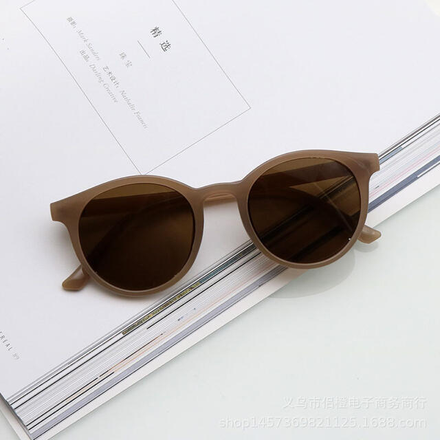 サングラス UVカット 紫外線対策 ベージュ レディースのファッション小物(サングラス/メガネ)の商品写真