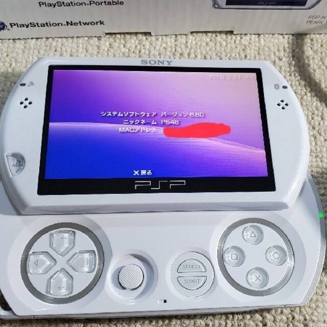 PlayStation Portable(プレイステーションポータブル)のPSP Go 美品 作動確認済みです メモリ16GB付き エンタメ/ホビーのゲームソフト/ゲーム機本体(携帯用ゲーム機本体)の商品写真