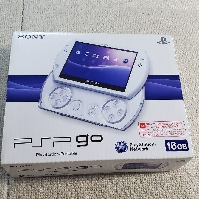 PlayStation Portable(プレイステーションポータブル)のPSP Go 美品 作動確認済みです メモリ16GB付き エンタメ/ホビーのゲームソフト/ゲーム機本体(携帯用ゲーム機本体)の商品写真