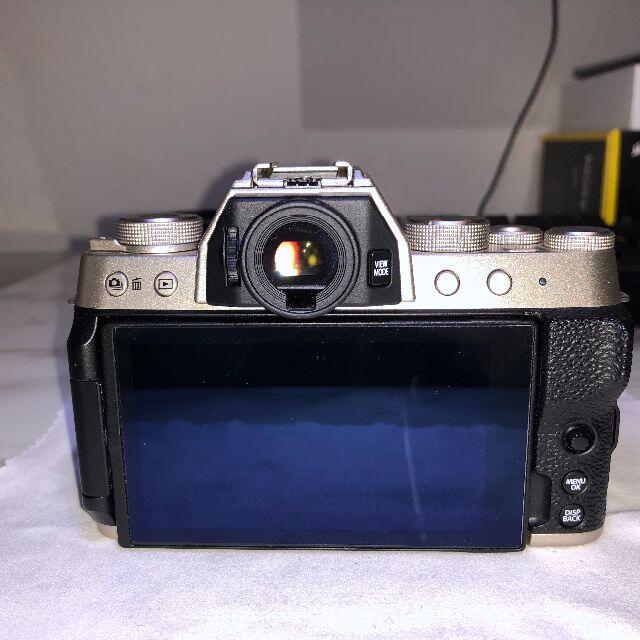 富士フイルム(フジフイルム)のFUJIFILM X-T200  + XC 15-45 mm スマホ/家電/カメラのカメラ(ミラーレス一眼)の商品写真
