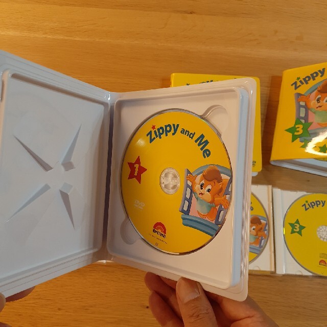 Disney(ディズニー)のWorld Family Zippy and Me DVD&CD エンタメ/ホビーのDVD/ブルーレイ(キッズ/ファミリー)の商品写真