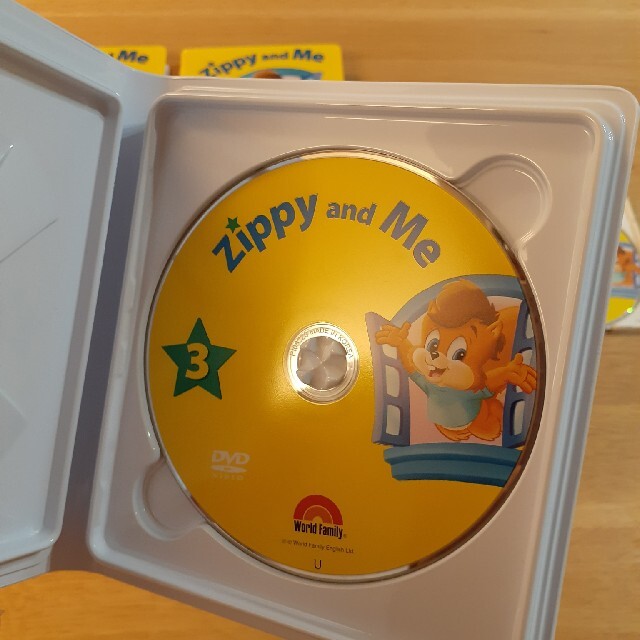 Disney(ディズニー)のWorld Family Zippy and Me DVD&CD エンタメ/ホビーのDVD/ブルーレイ(キッズ/ファミリー)の商品写真