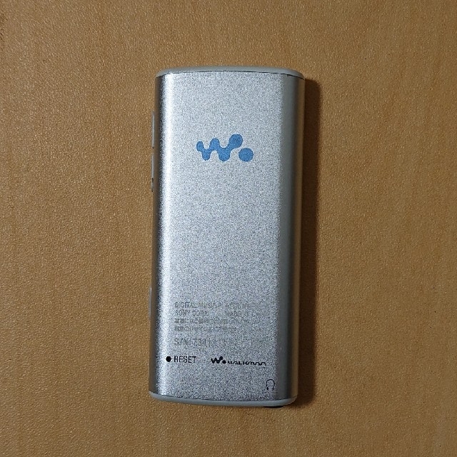WALKMAN(ウォークマン)のソニーウォークマン NW-E052 スマホ/家電/カメラのオーディオ機器(ポータブルプレーヤー)の商品写真