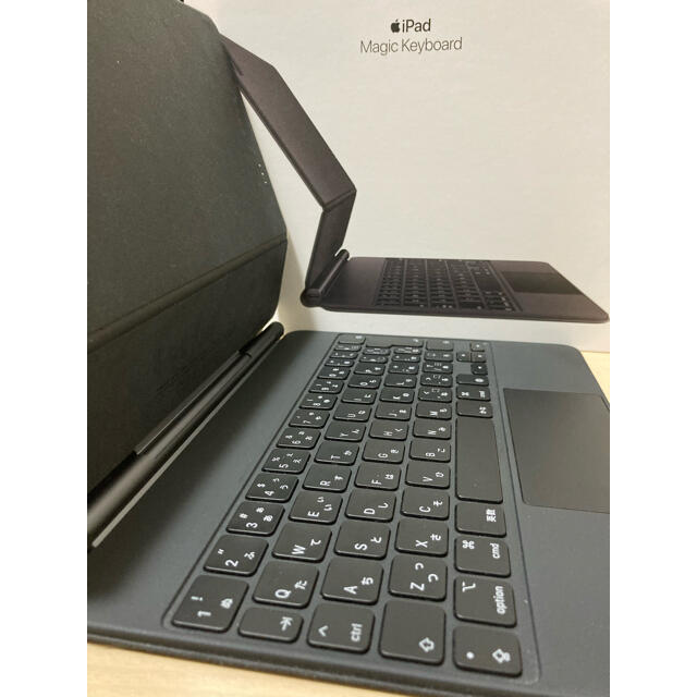 Apple(アップル)の11インチ iPad Pro(第2世代)用 Magic Keyboard スマホ/家電/カメラのPC/タブレット(タブレット)の商品写真