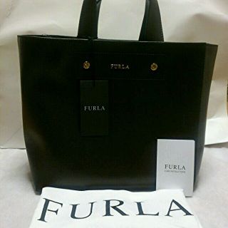 フルラ(Furla)の大幅値下げ最終価格！新品☆FURLAのバイカラーハンドバック(ハンドバッグ)