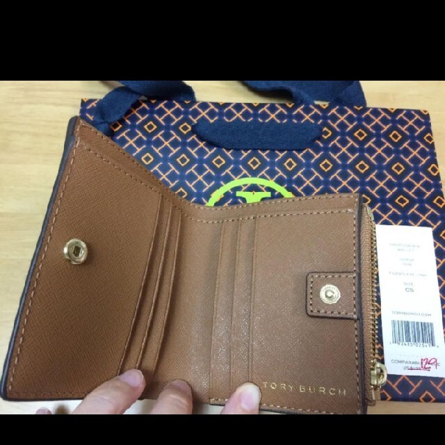 Tory Burch(トリーバーチ)の新品未使用タグ付き トリーバーチ 2つ折り財布 キャメル レディースのファッション小物(財布)の商品写真