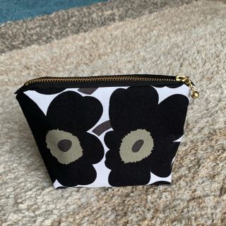 マリメッコ(marimekko)のマリメッコ ハンドメイド ポーチ(UNIKKO/ブラック)(ポーチ)