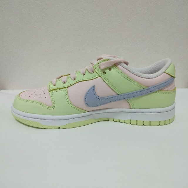 NIKE(ナイキ)のNIKE Dunk Low Light Soft Pink [Lime Ice] メンズの靴/シューズ(スニーカー)の商品写真