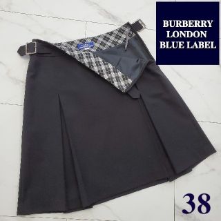 バーバリーブルーレーベル(BURBERRY BLUE LABEL)の【美品】バーバリー　サイドベルト　ボックスプリーツ　黒無地　レディース服(ひざ丈スカート)