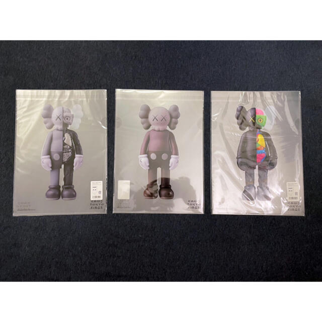 KAWS TOKYO FIRST クリアファイル A4サイズ 全種2枚組×3 エンタメ/ホビーのアニメグッズ(クリアファイル)の商品写真